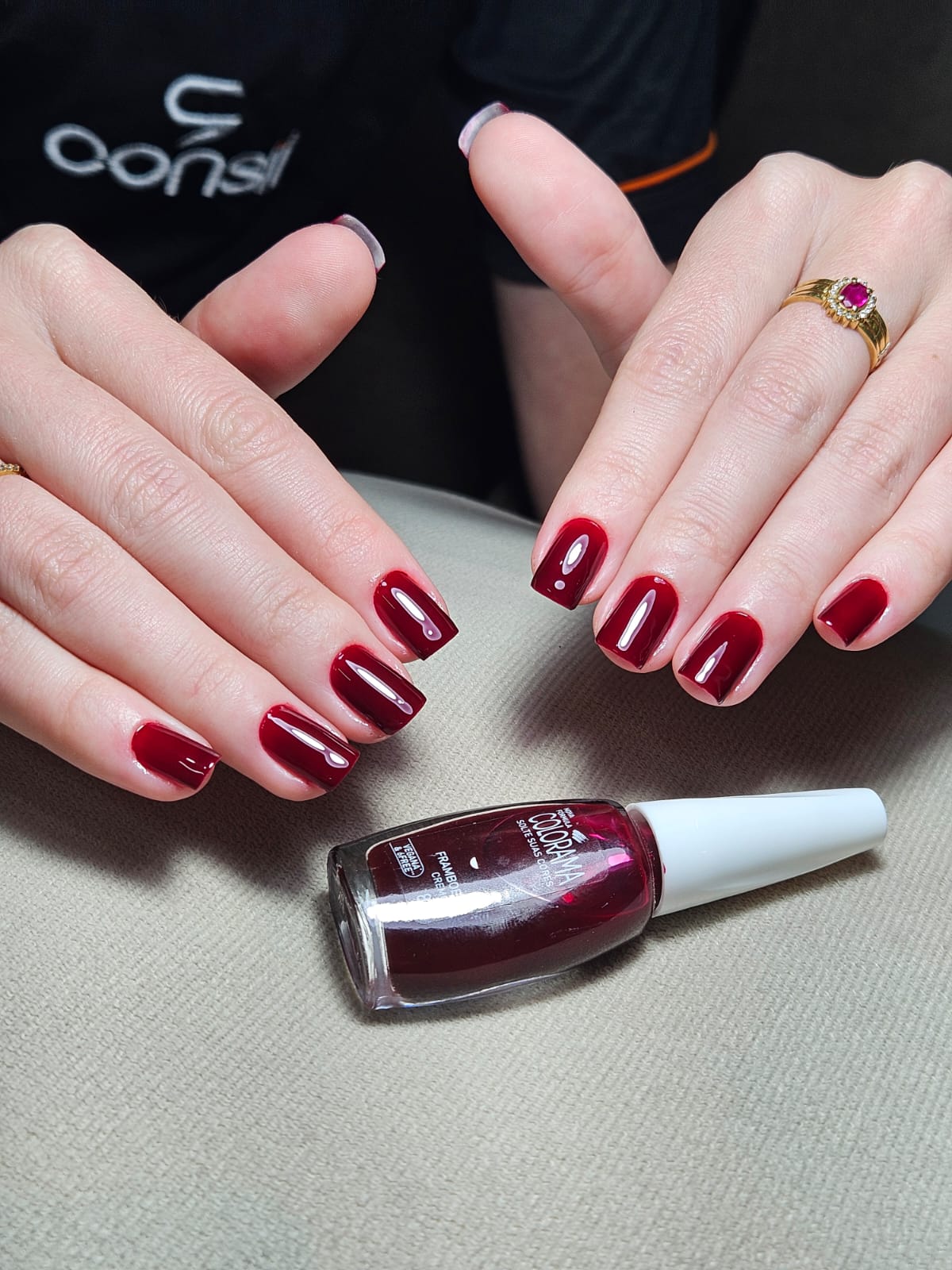 Manicure vermelha